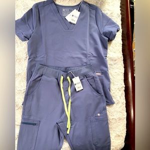 Figs womens brand new scrubs